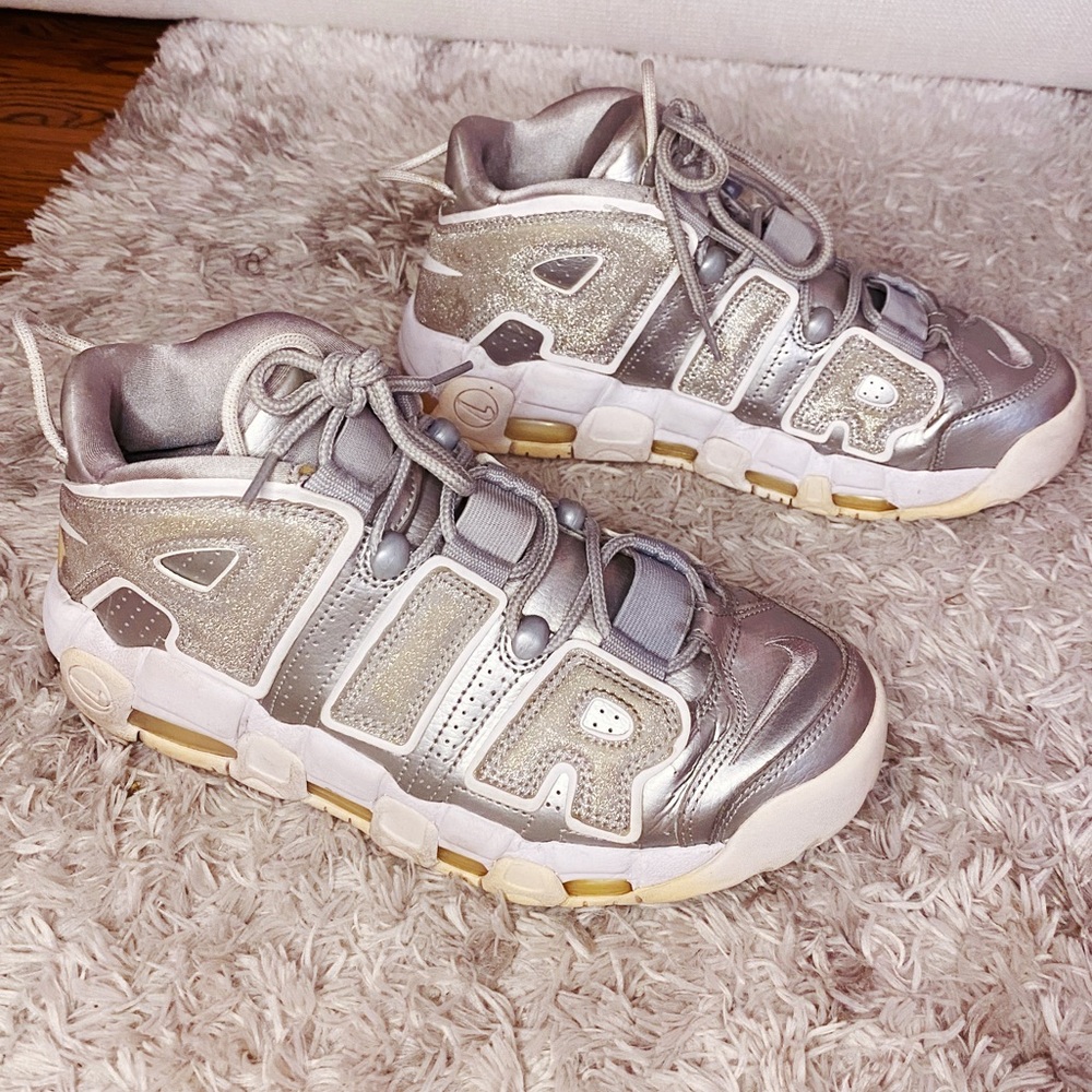 2018 Nike Women’s Air More Uptempo Silver Sneakers